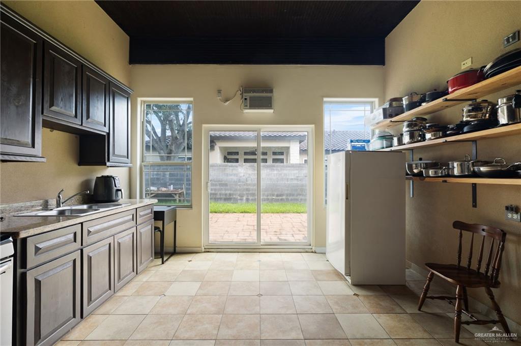 Photo 19 of 2309 Rhin Drive