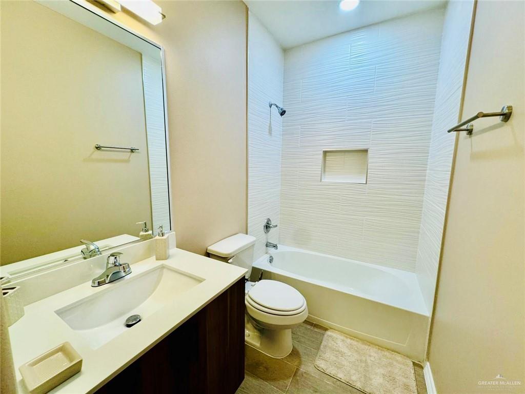 Photo 8 of 3013 Driftwood Street #1
