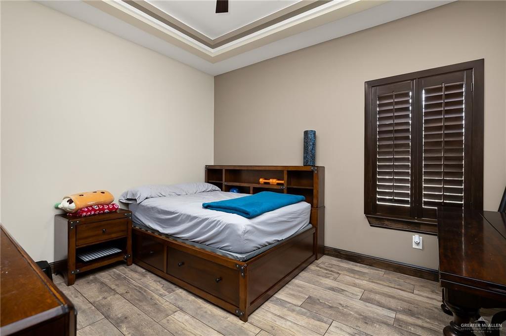 Photo 9 of 5607 Mockingbird Avenue