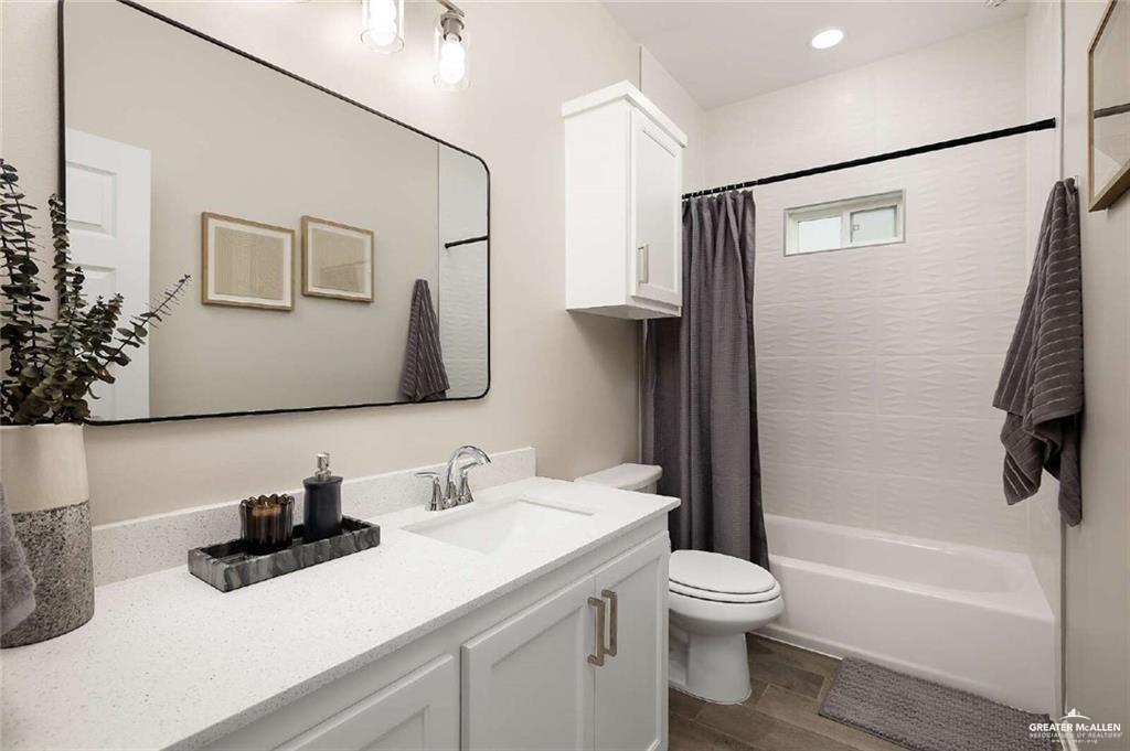 Photo 11 of 2708 Harrison Avenue #2