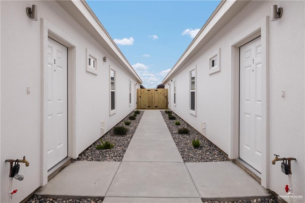 Photo 4 of 2708 Harrison Avenue #2