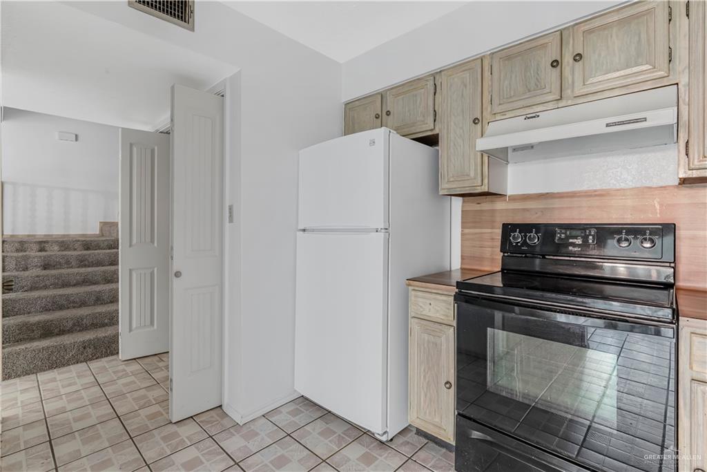 Photo 8 of 1601 Samano Street