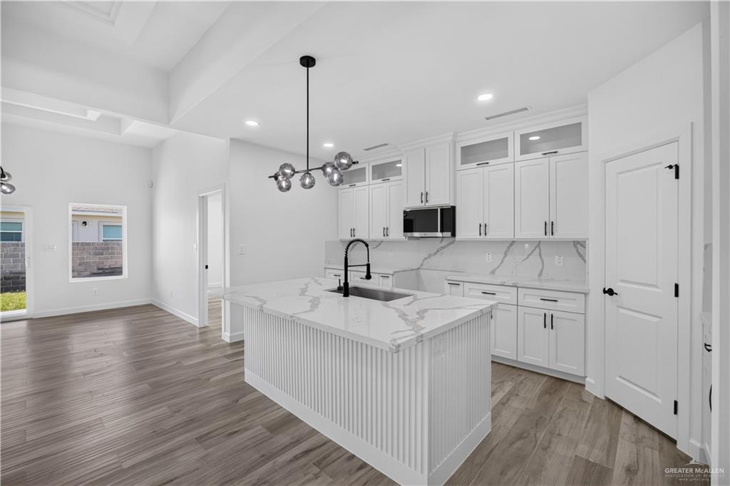 Photo 6 of 808 Brushfield Avenue