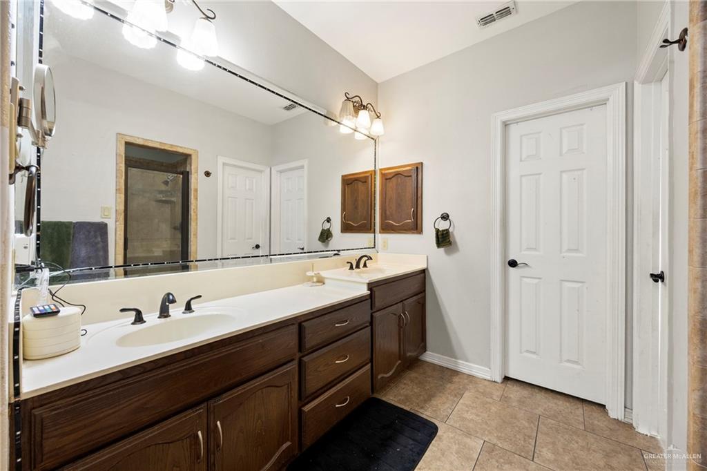 Photo 10 of 2900 La Puerta Avenue