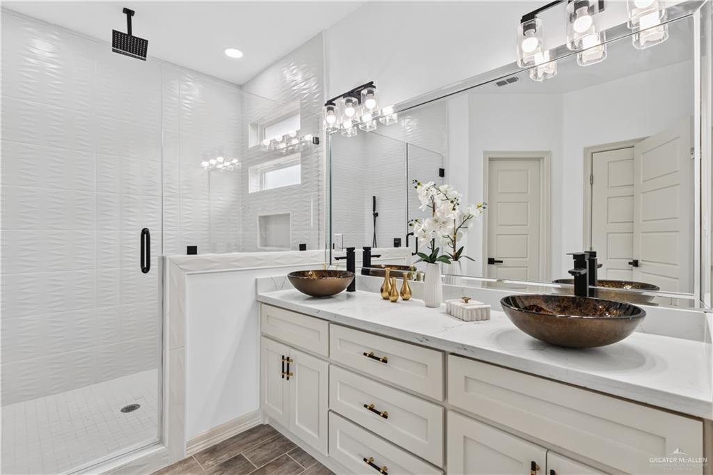 Photo 14 of 2915 Arboledas Drive