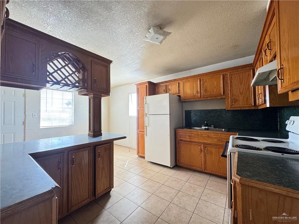 Photo 8 of 8014 Lopez Street