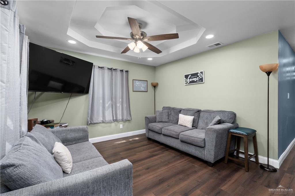 Photo 2 of 206 Salazar Street