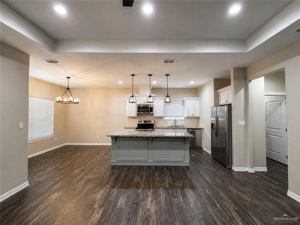 Photo 4 of 2508 Bella Vista Avenue