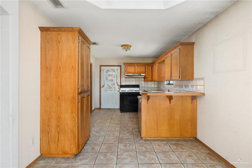 Photo 5 of 1721 Maple Avenue