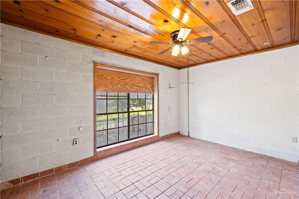 Photo 14 of 700 East Street