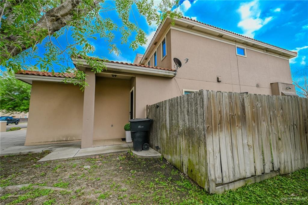 Photo 4 of 1304 Pineridge Avenue #3