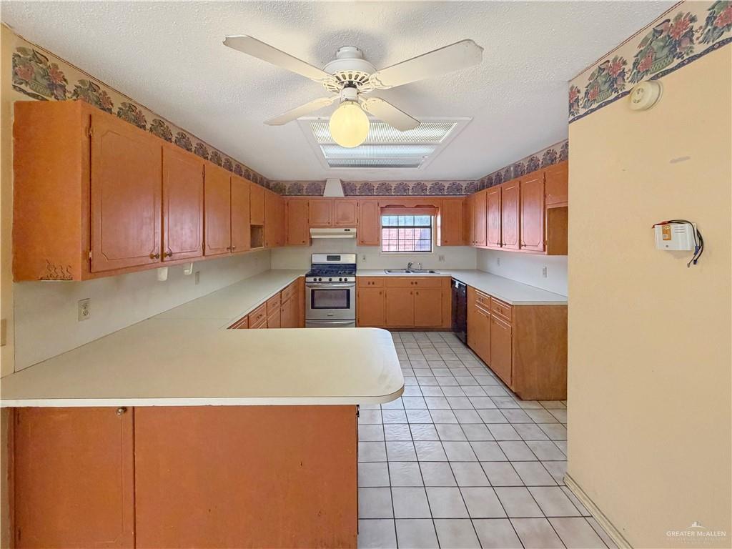 Photo 9 of 2211 Hackberry Avenue