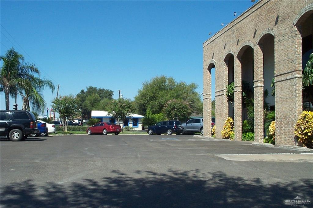 Photo 11 of 520 Pecan Boulevard