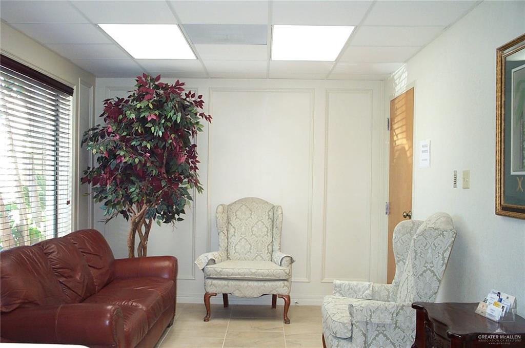 Photo 4 of 520 Pecan Boulevard