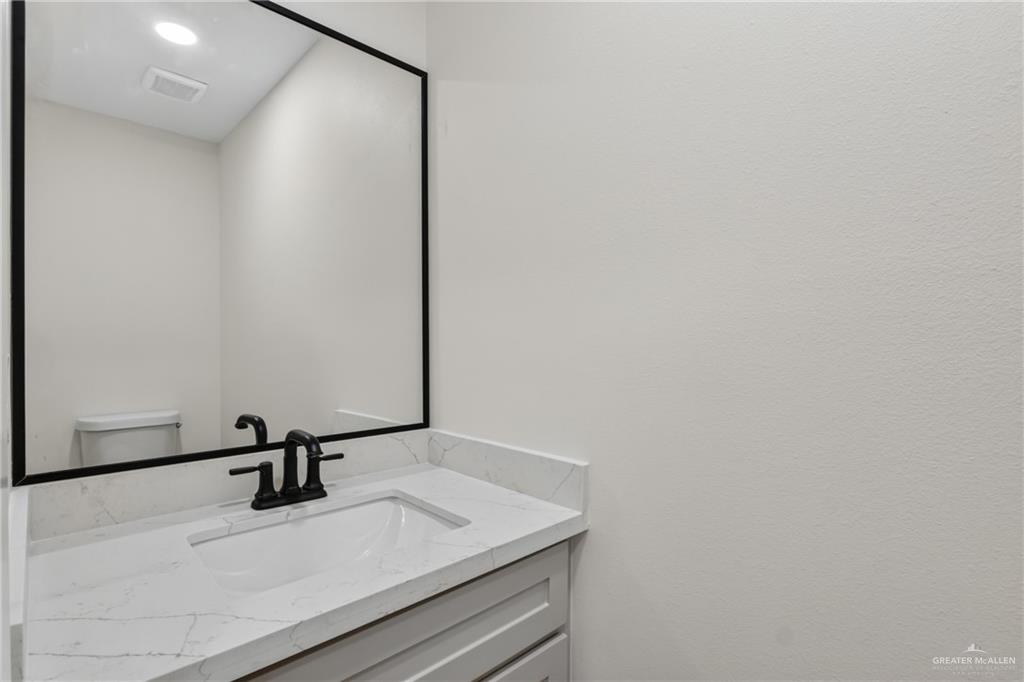 Photo 11 of 213 Bell Street