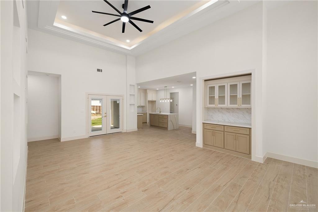 Photo 4 of 2406 San Pascual Street