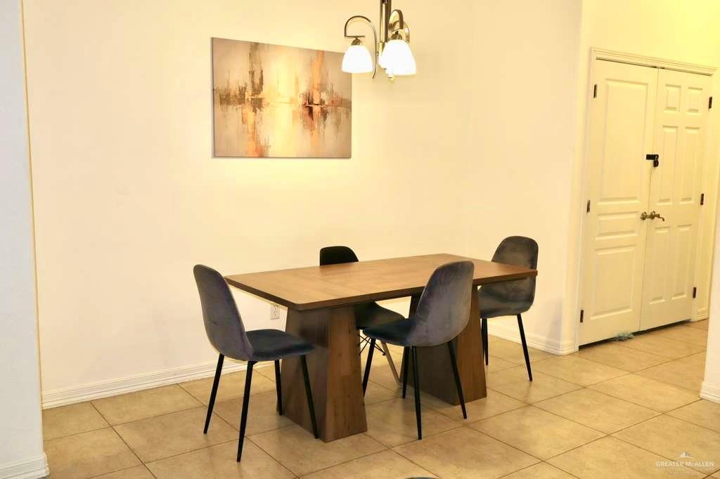 Photo 10 of 2805 Mimosa Street #1