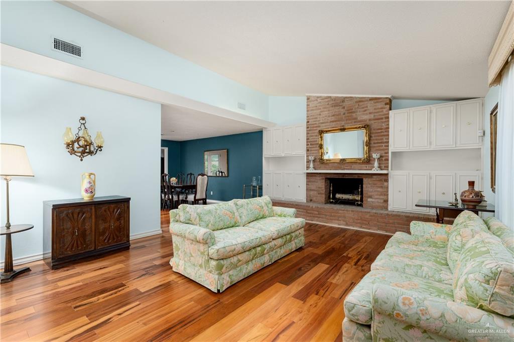 Photo 5 of 1401 Larkspur Avenue