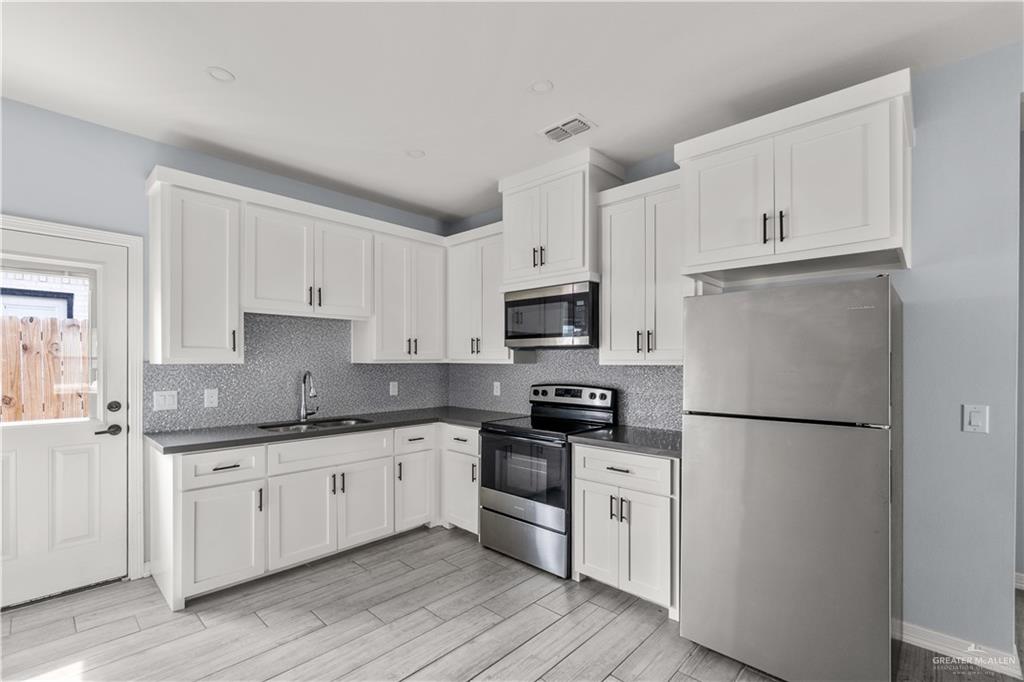 Photo 5 of 713 Maryland Street #4