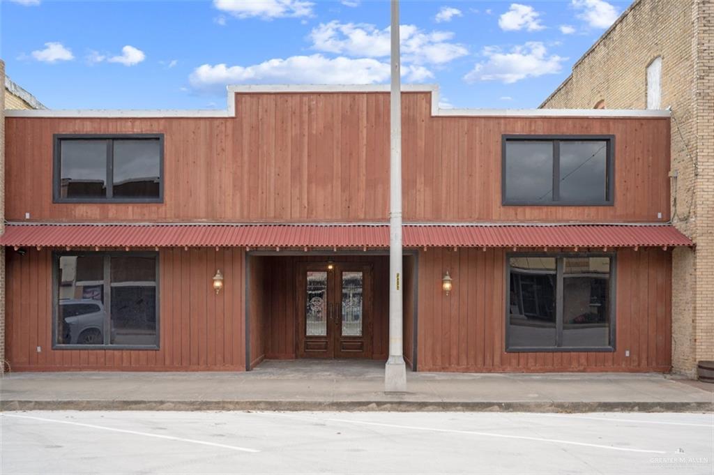 Photo 2 of 221 Kleberg Avenue