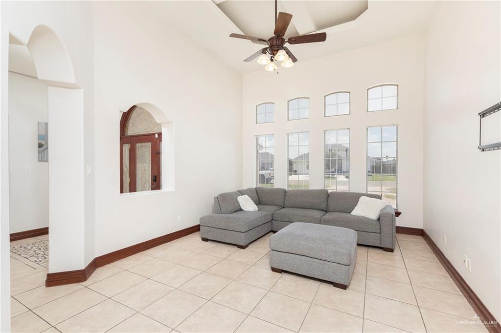 Photo 4 of 1213 Rhett Drive