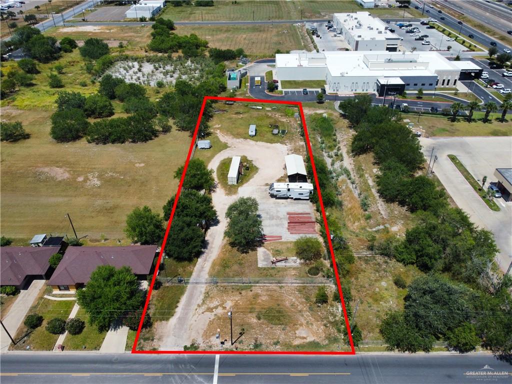 Photo 3 of 1007 Border Avenue