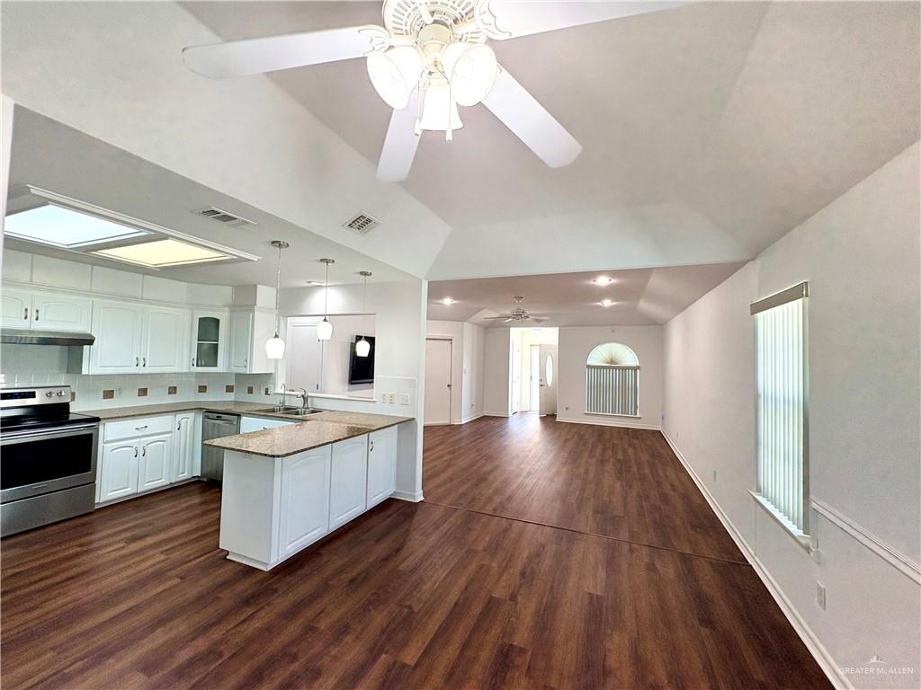 Photo 17 of 103 Saturn Street