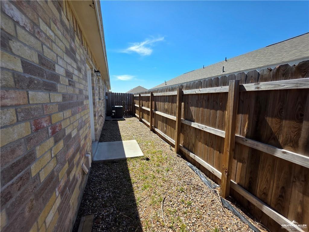 Photo 10 of 5005 Hiawatha Drive