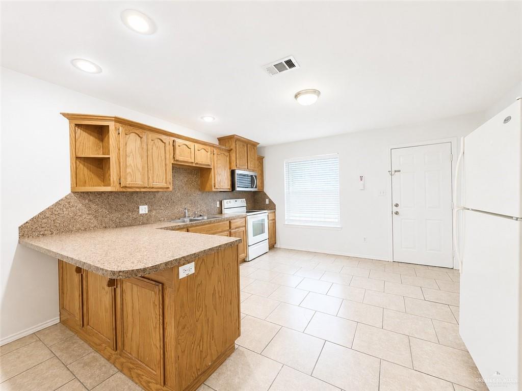 Photo 3 of 1523 Oasis Avenue #4