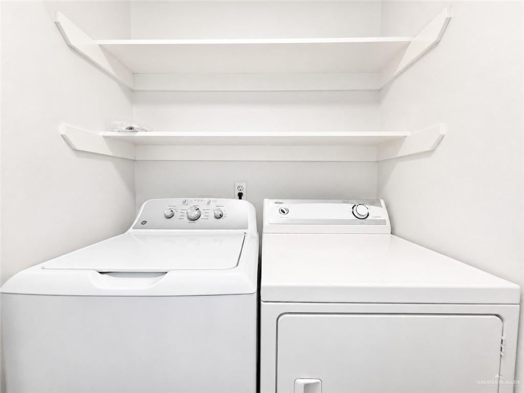 Photo 5 of 1523 Oasis Avenue #4