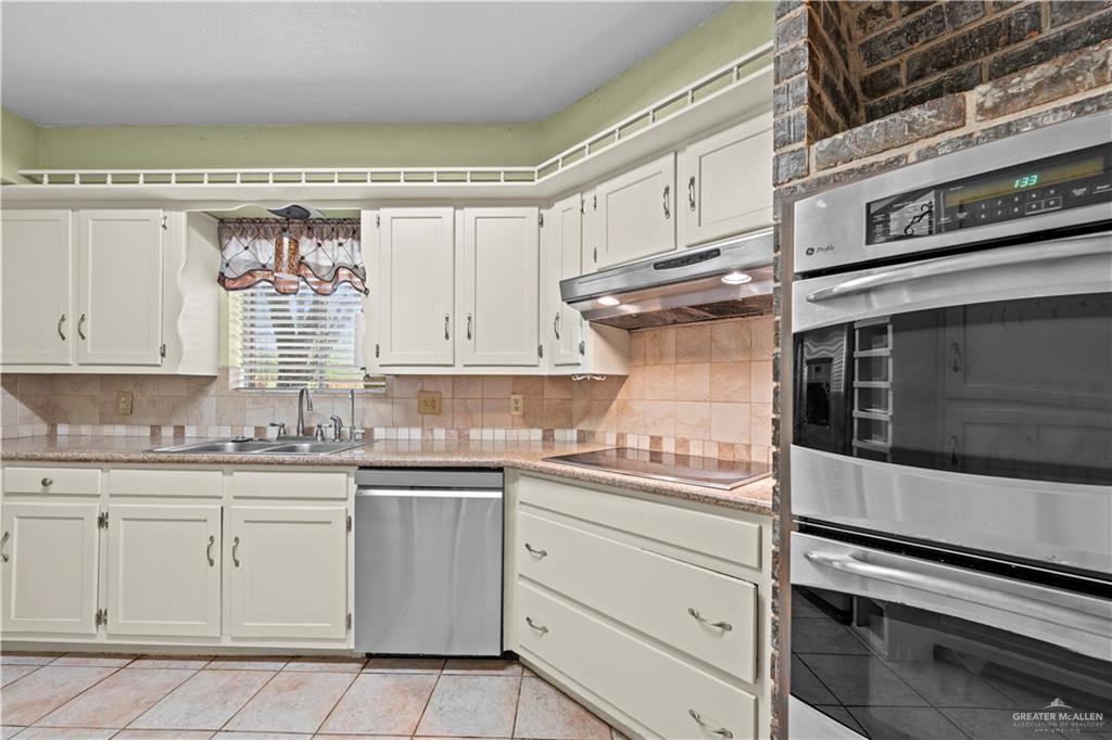 Photo 4 of 1502 Hibiscus Avenue