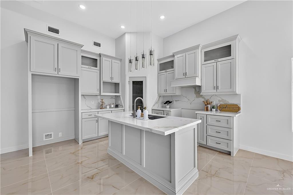 Photo 5 of 1001 Falcon Avenue