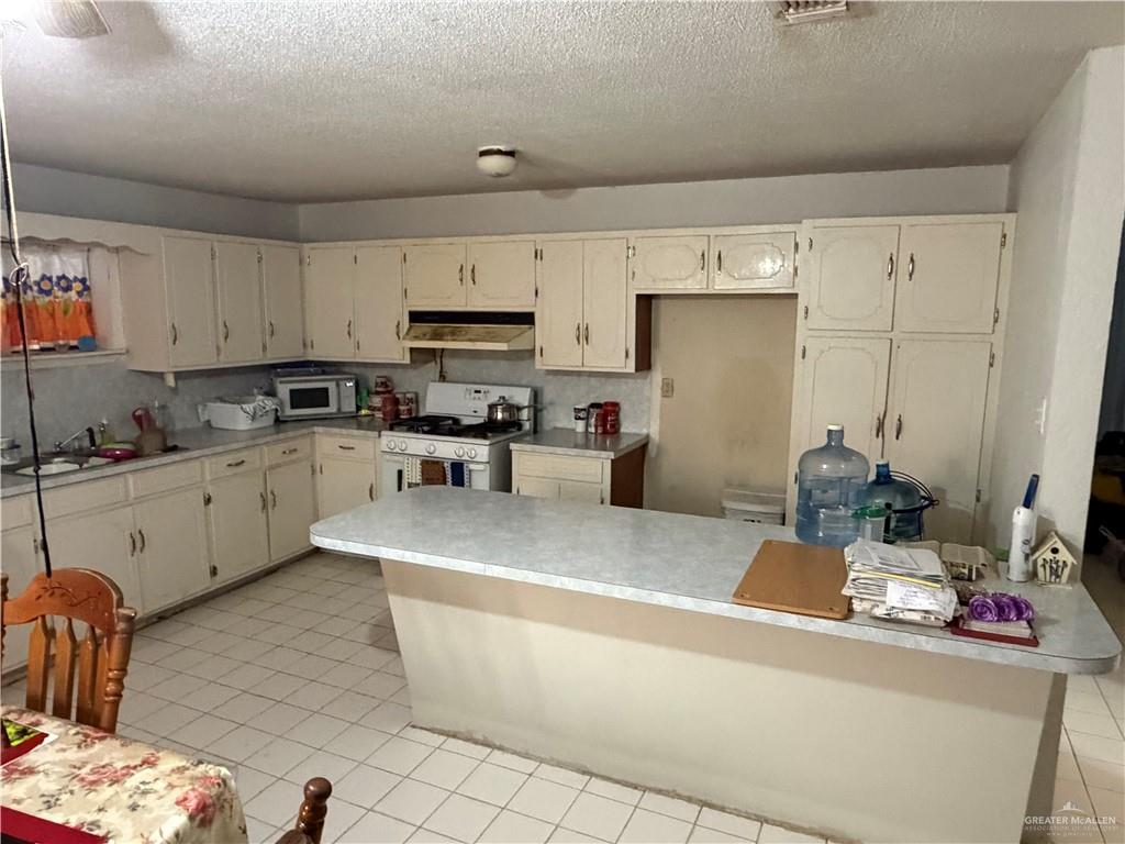 Photo 4 of 804 Gladiator Boulevard