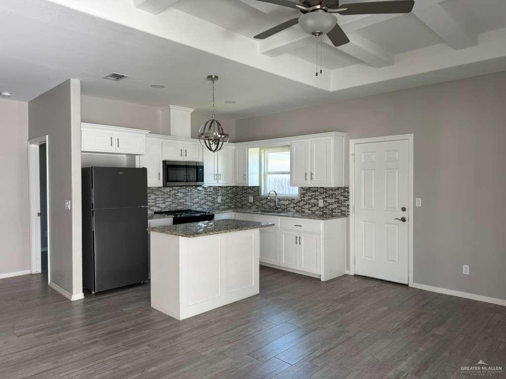 Photo 3 of 5007 Winona Drive
