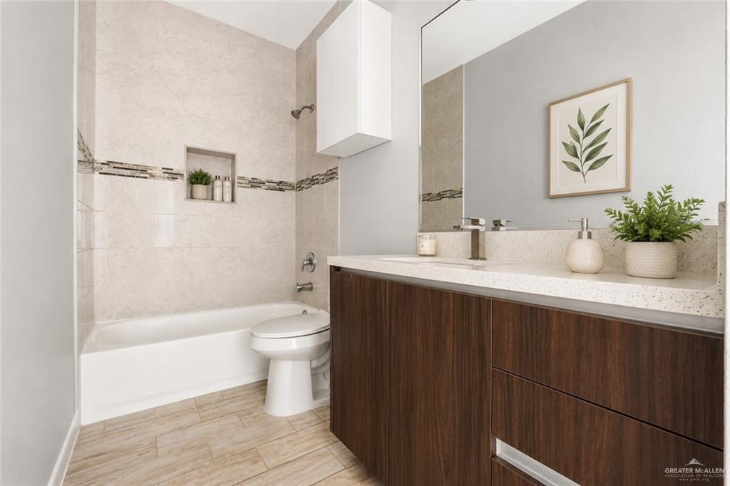 Photo 9 of 1317 Xanthia Street