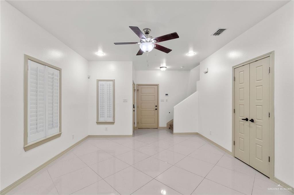 Photo 3 of 1200 Pineridge Avenue #4