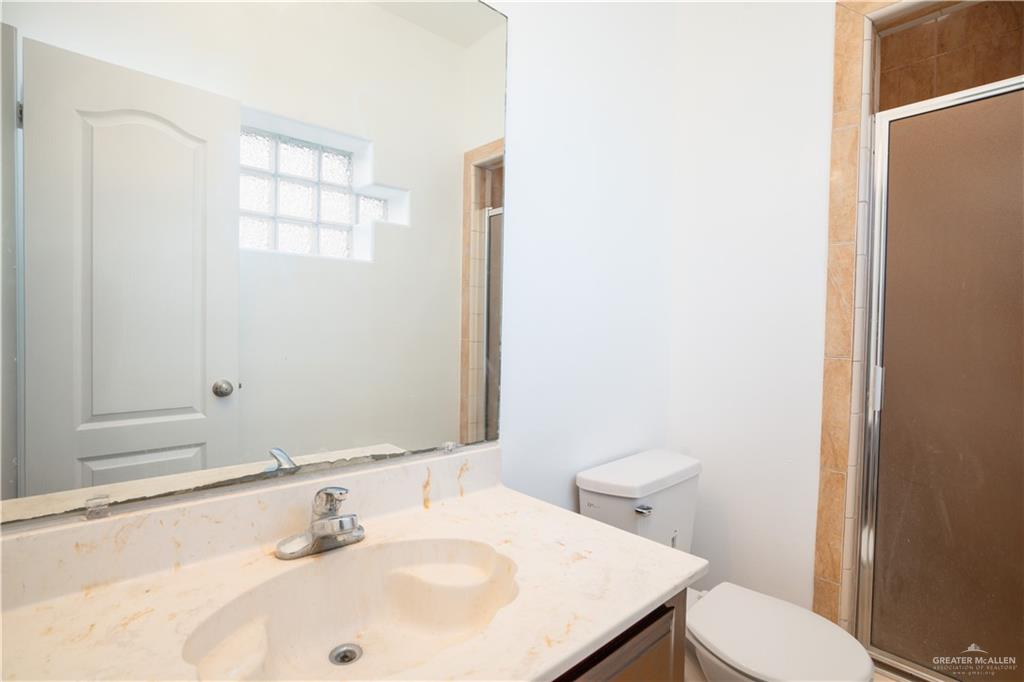 Photo 13 of 604 Buena Vista Drive