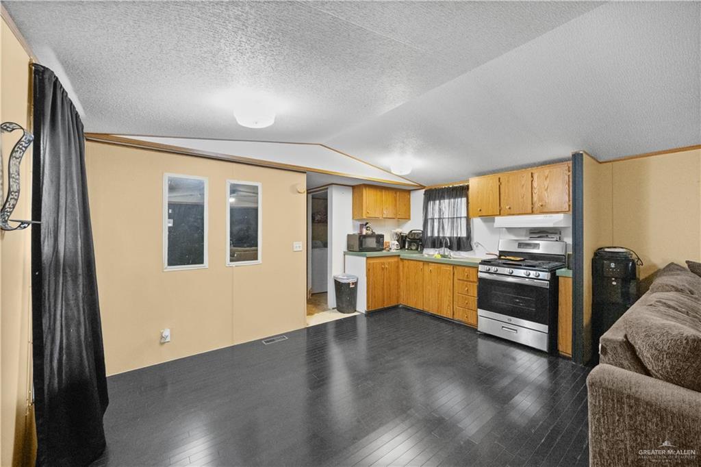Photo 5 of 400 Bronte Avenue