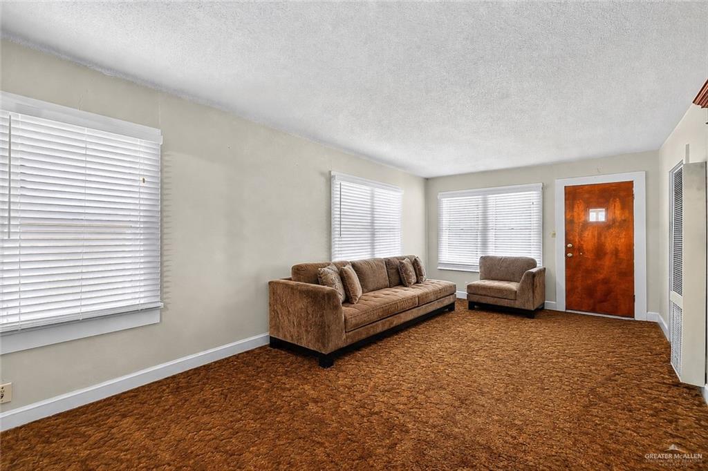 Photo 5 of 415 Doherty Avenue