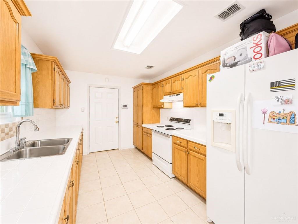 Photo 7 of 732 Huisache Street