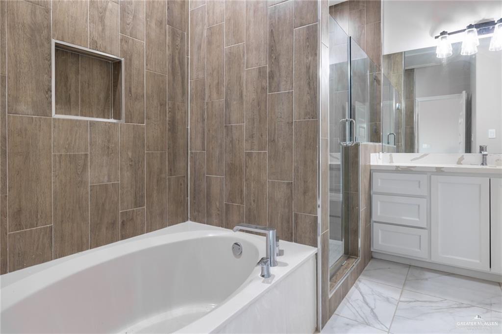 Photo 10 of 3717 Diamondhead Avenue