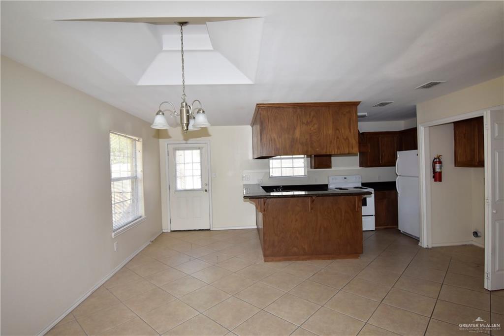 Photo 33 of 214 Albatross Avenue