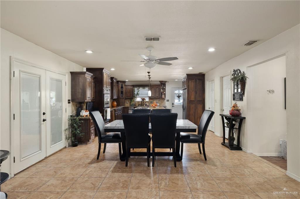 Photo 5 of 1222 Bluebonnet Street