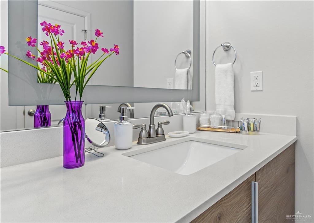 Photo 12 of 5708 Nightingale Avenue #2