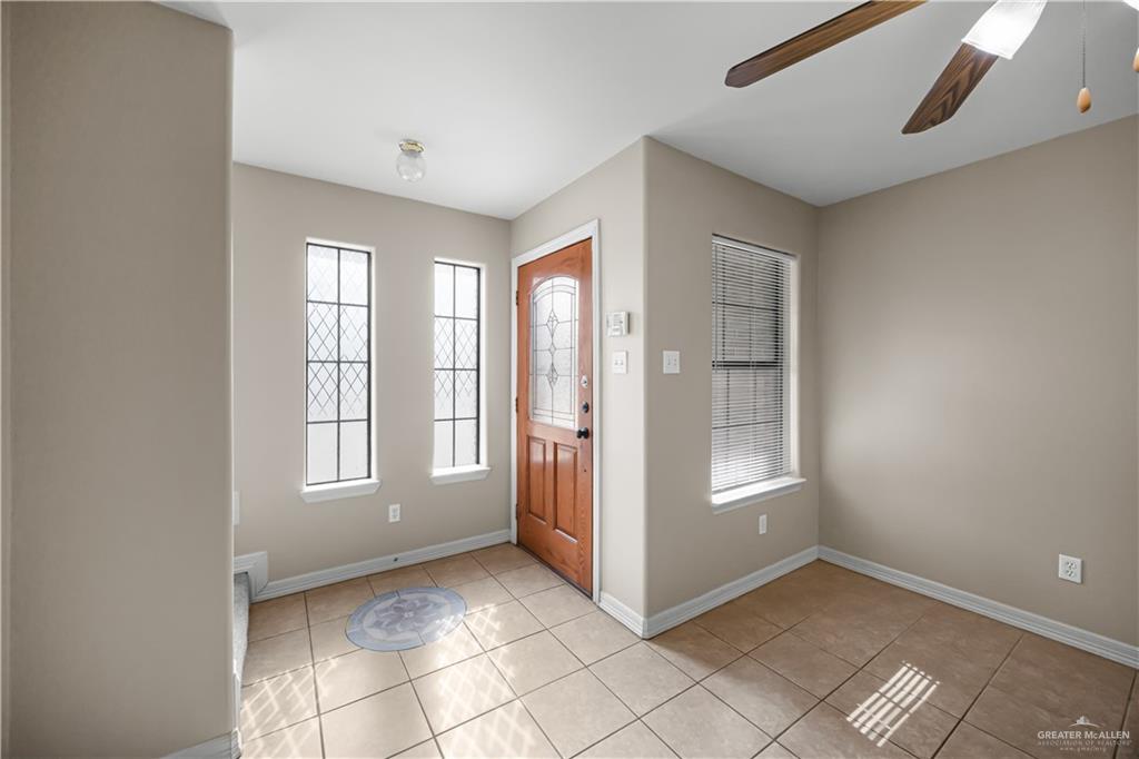 Photo 5 of 1402 Kiwi Avenue