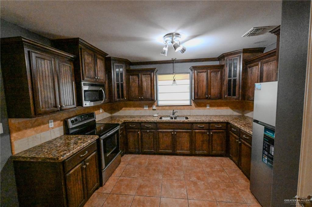 Photo 12 of 5117 Gumwood Street