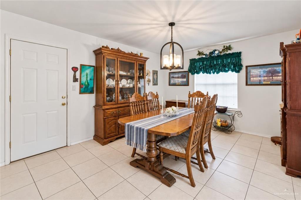 Photo 4 of 701 Parkwood Drive