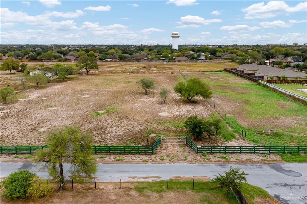 Photo 2 of 1415 Bluebonnet Avenue