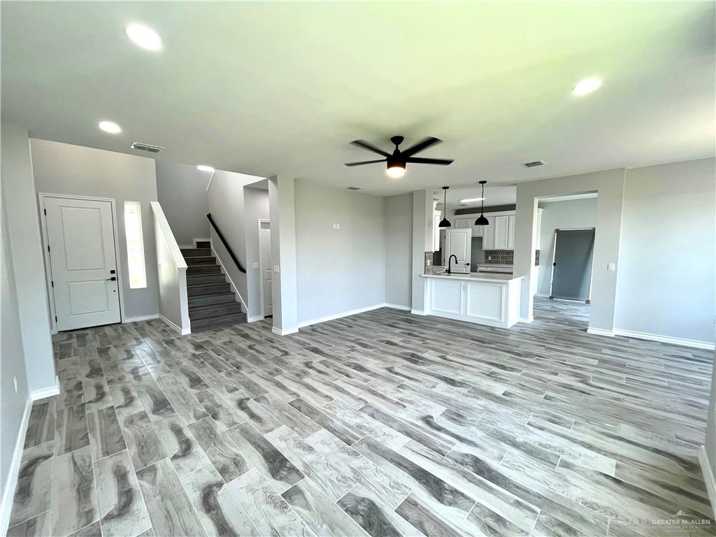 Photo 4 of 2332 Peking Street