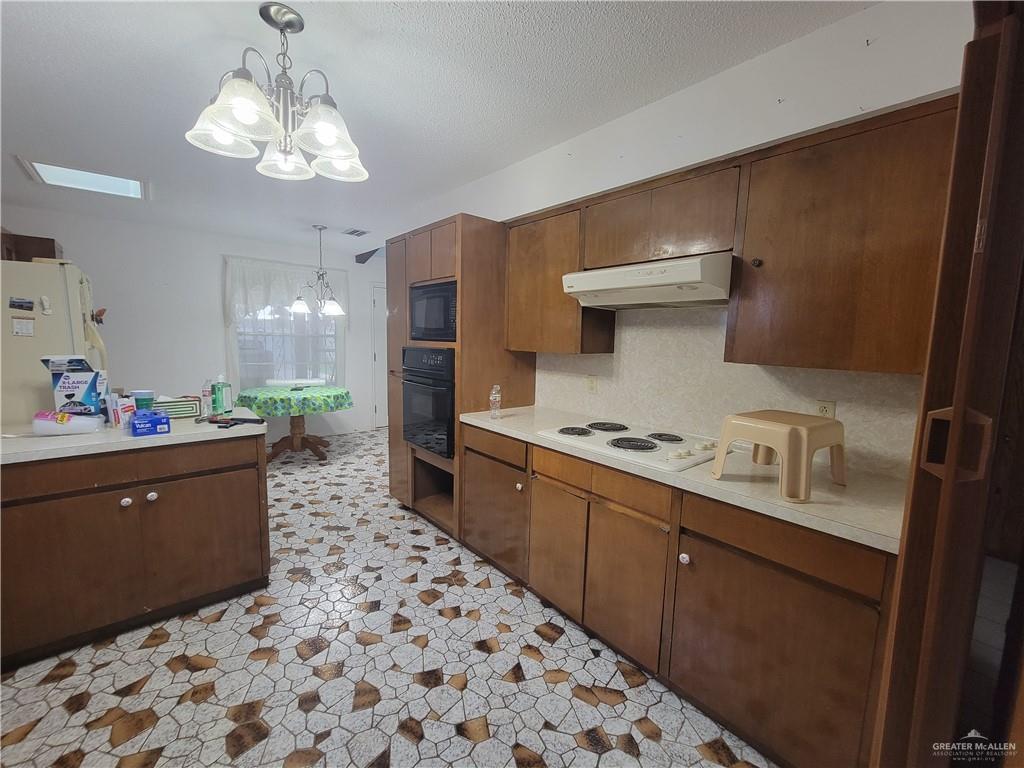 Photo 5 of 2508 Harvey Street